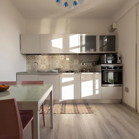 Perfect Wave A 10 M Dal Mare San Remo