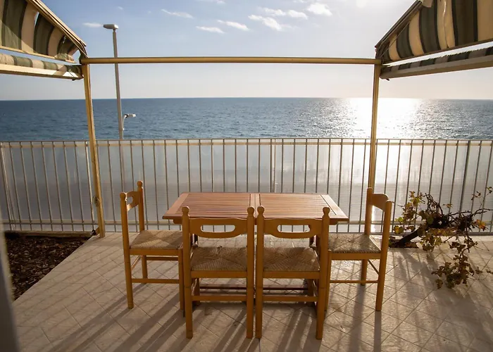 Perfect Wave A 10 M Dal Mare Σαν Ρέμο