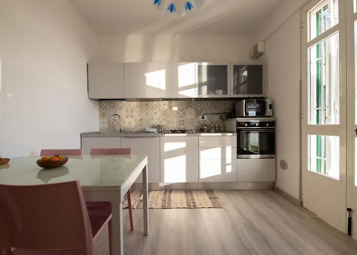 Perfect Wave A 10 M Dal Mare سانريمو